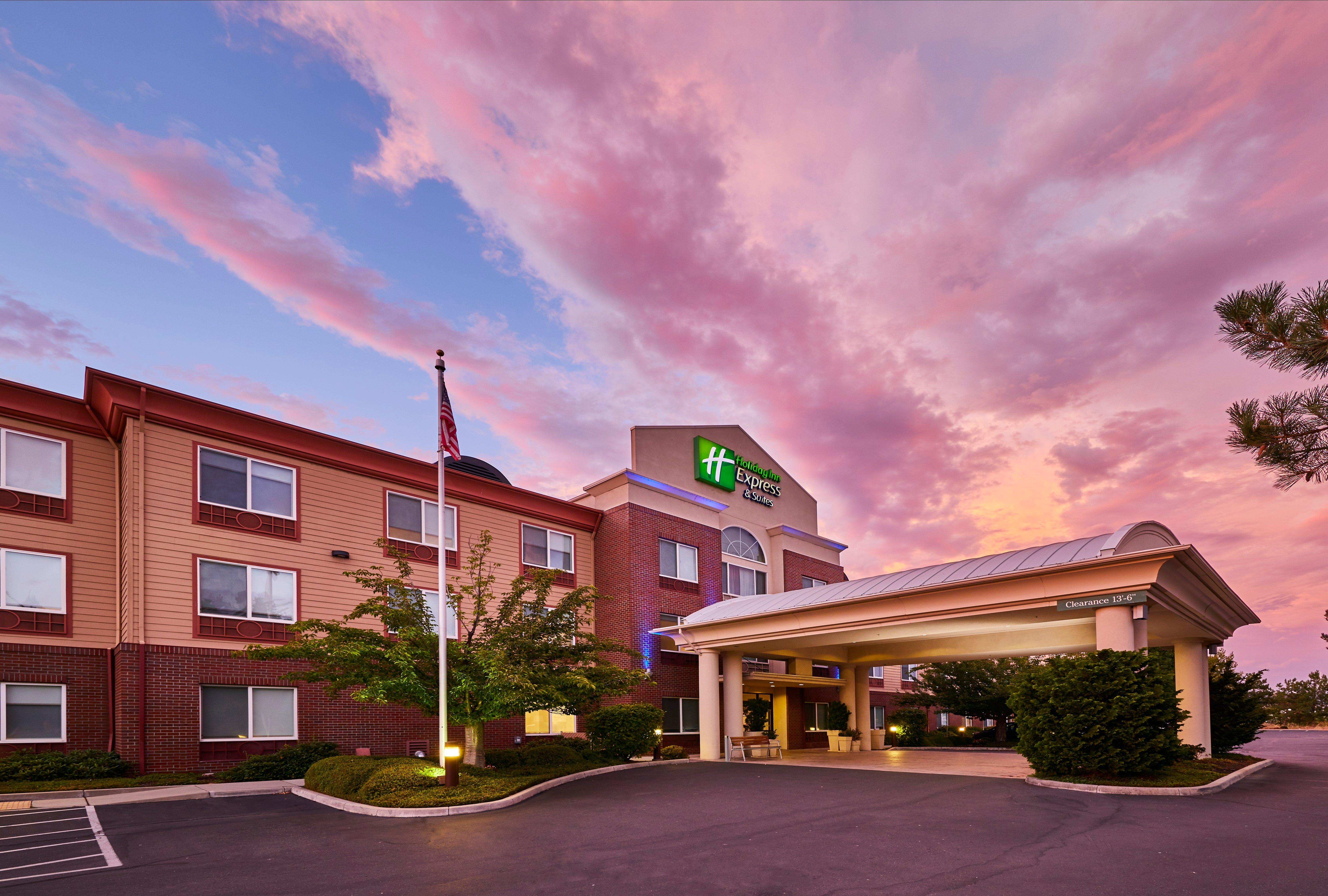 Holiday Inn Express Hotel & Suites Medford-Central Point By Ihg Exterior photo