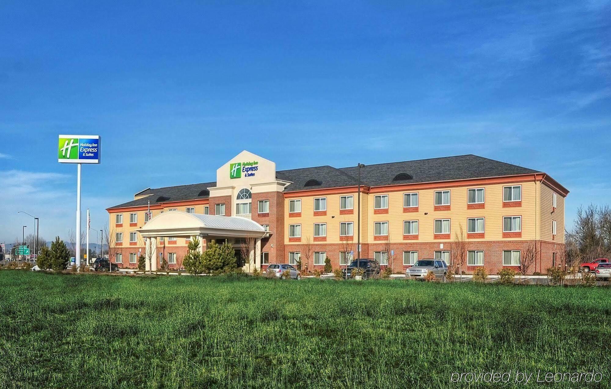 Holiday Inn Express Hotel & Suites Medford-Central Point By Ihg Exterior photo